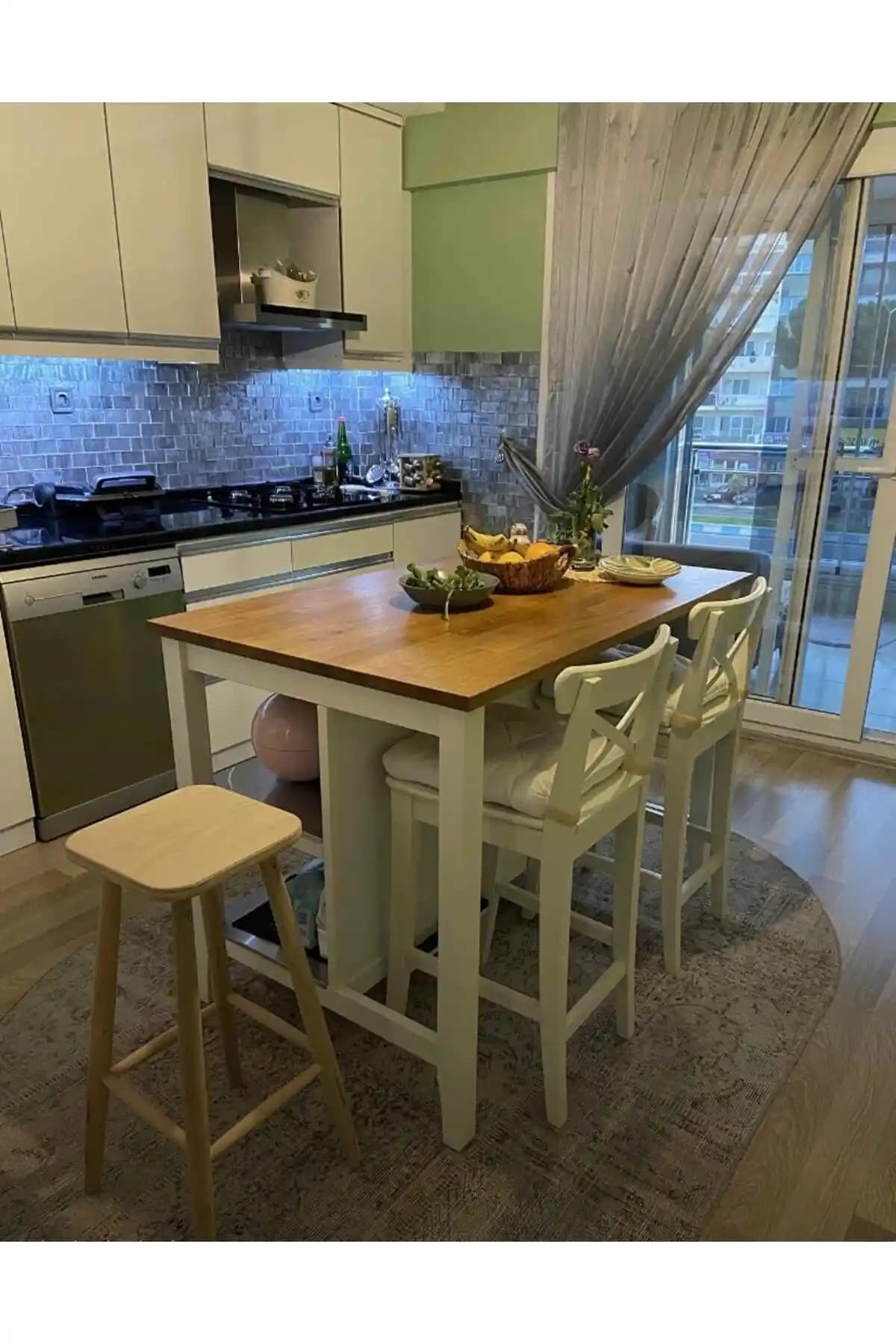 Geppetto Home Ahşap Kare Bar Taburesi Modern ve Dayanıklı Tasarımıyla Dekorasyonunuza Şıklık Katıyor