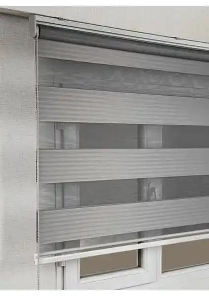 Gri Tonlarda Perde Modelleri: Geniş Pileli Zebra ve Brillant Bambu Perde Karşılaştırması