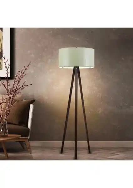 Homing Ahşap Gövdeli ve Tutta La Vita Tripod Lambaderleri Karşılaştırması