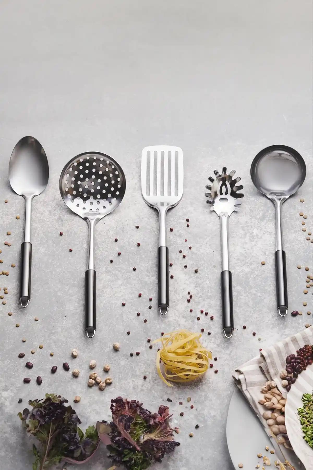 Karaca Apricot Master Black 5 Parça Servis Seti ile Mutfakta Şıklık ve İşlevsellik