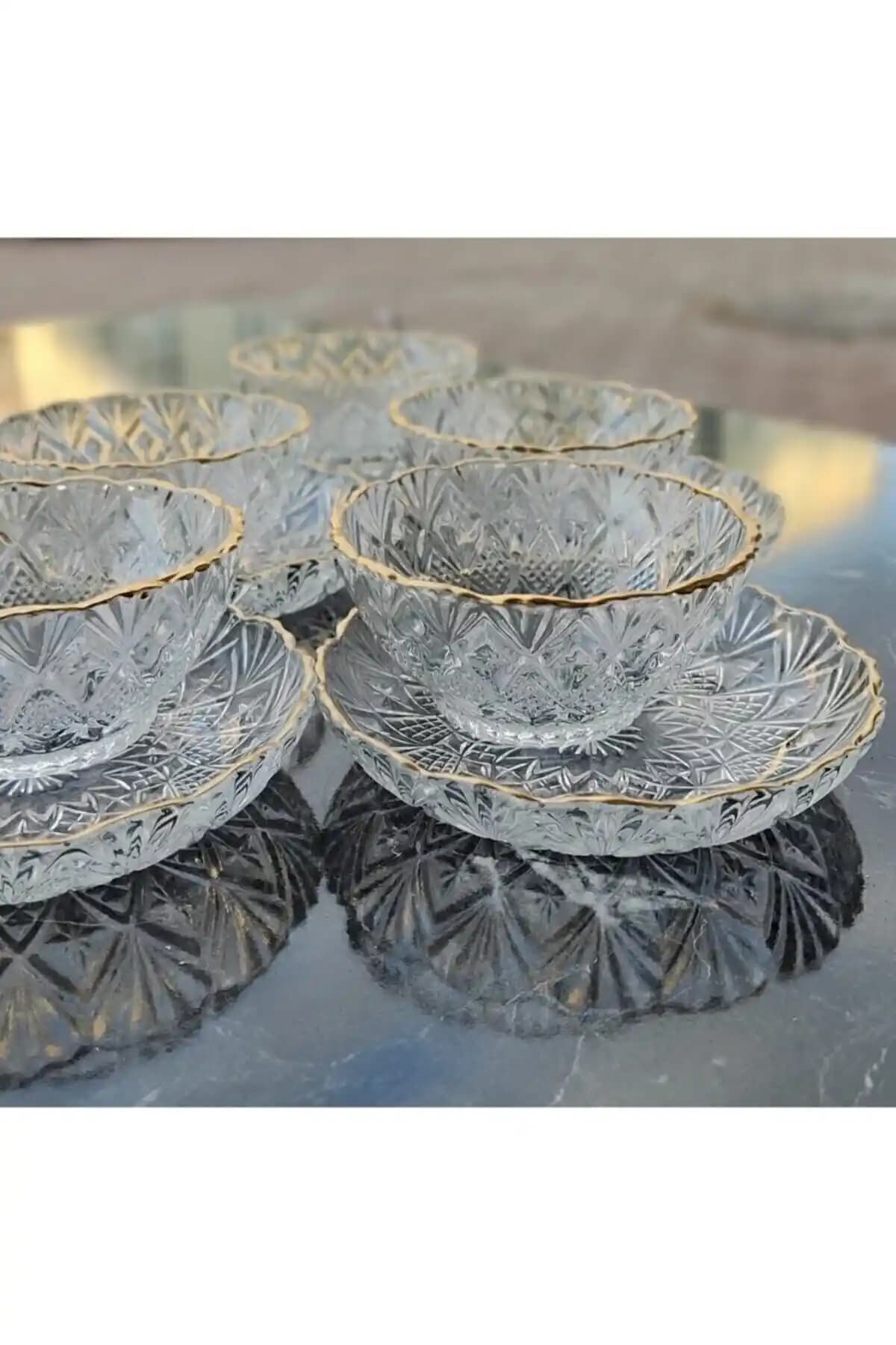 Kig 12 Parça Altın Yalızlı Çerezlik ve Sunum Seti Estetik ve Fonksiyonellik Bir Arada