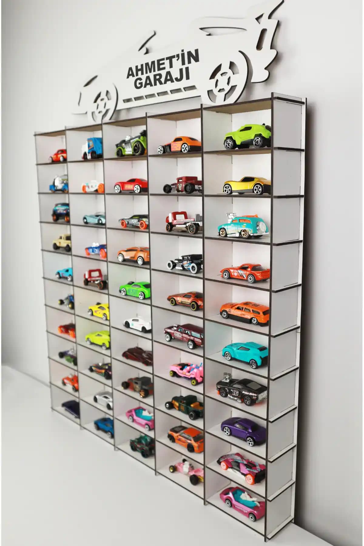 KutuTR 50 Araçlık Ahşap Araç Rafı: Estetik ve Fonksiyonellik Sunan Depolama Çözümü