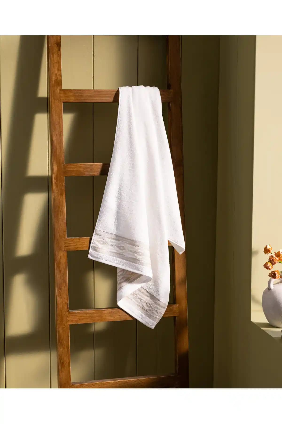 Madame Coco Daine Banyo Havlusu: Estetik ve Fonksiyonellik Sunan Yüksek Kaliteli Pamuk Havlu