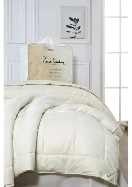 Pierre Cardin Yün Yorgan Çift Kişilik: Doğal ve Konforlu Uyku Deneyimi