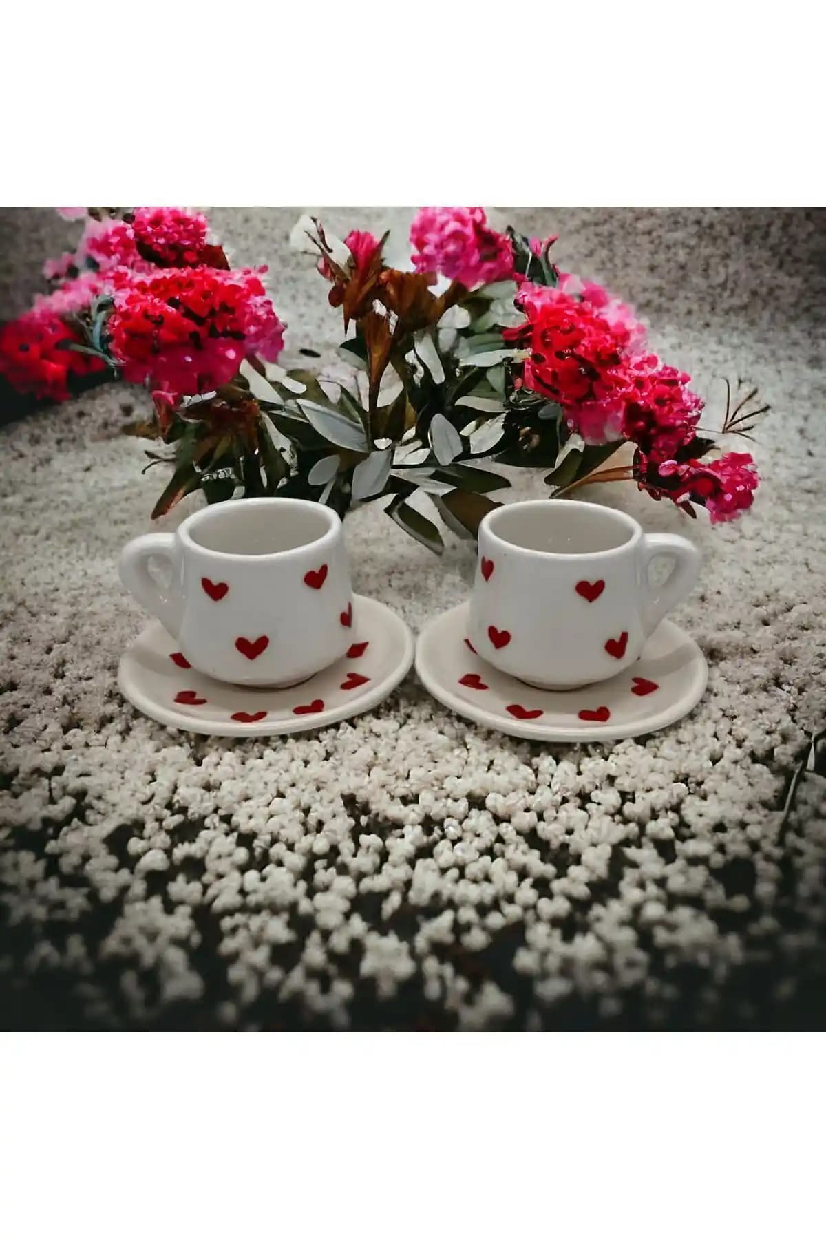 Seramik Çift Fincan Seti Kalpli Kabartma Desenleriyle Özel Tasarım
