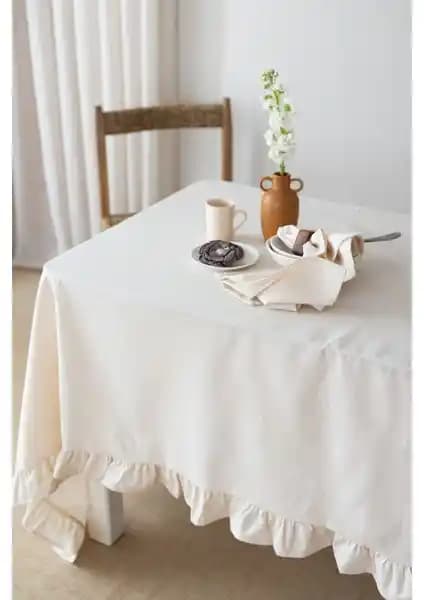 Wellstil Perla Fırfırlı Keten Bej Masa Örtüsü Şık ve Dayanıklı Tasarım Özellikleri