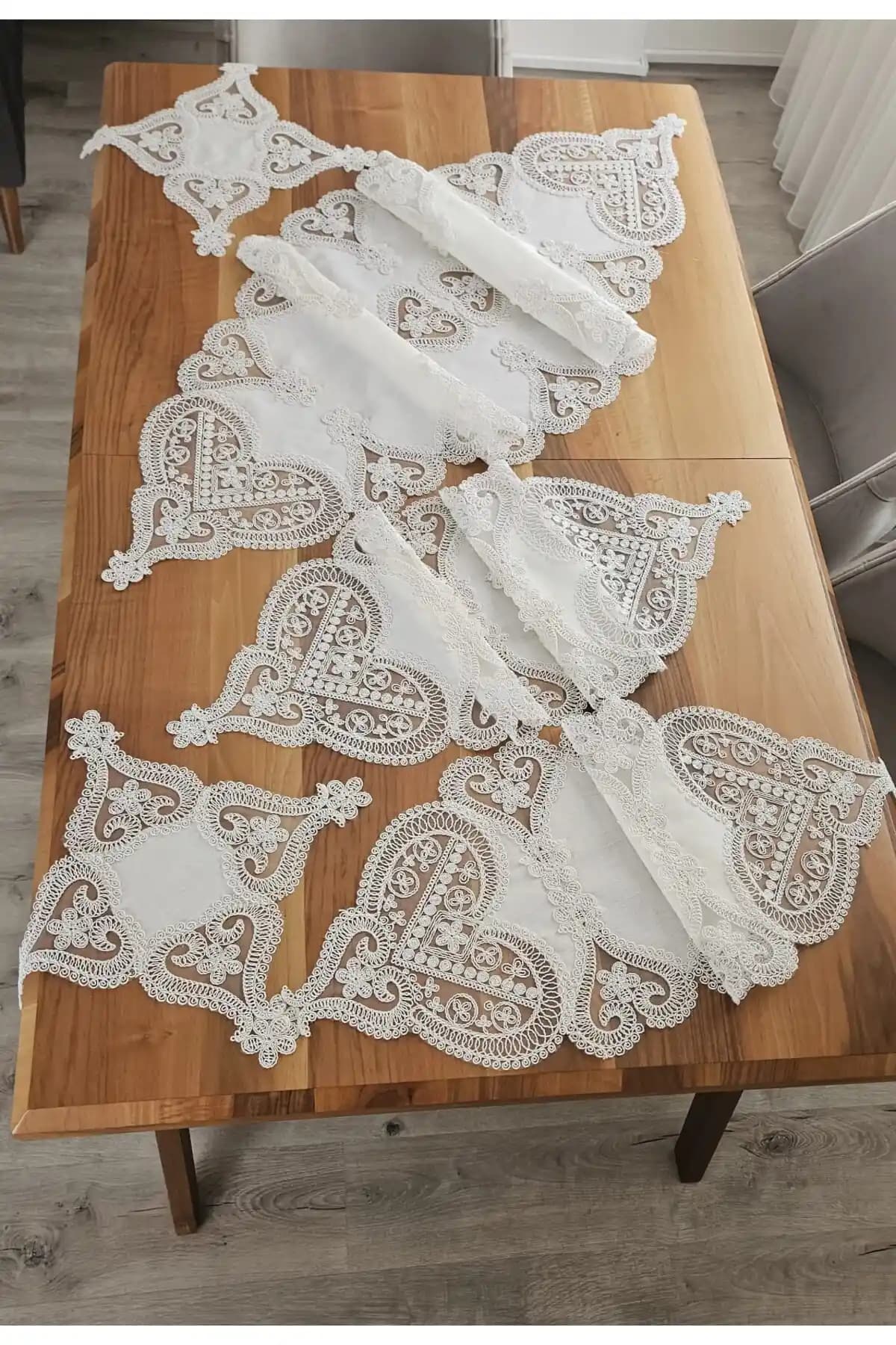 ZESA HOME Keten Üzerine Güpürlü Lüx Salon Takımı Estetik ve Fonksiyonellik Sunar