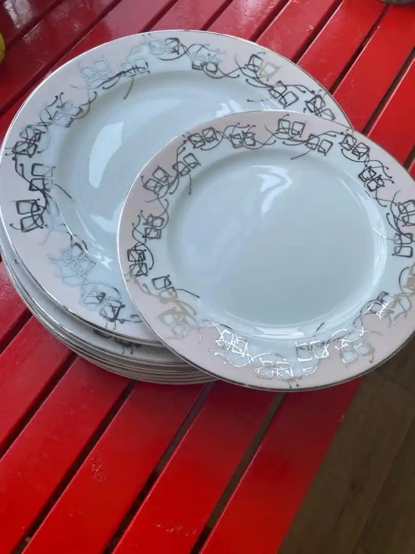 12 Kişilik Servis Tabağı Seçimi ve Dekorasyon İpuçları