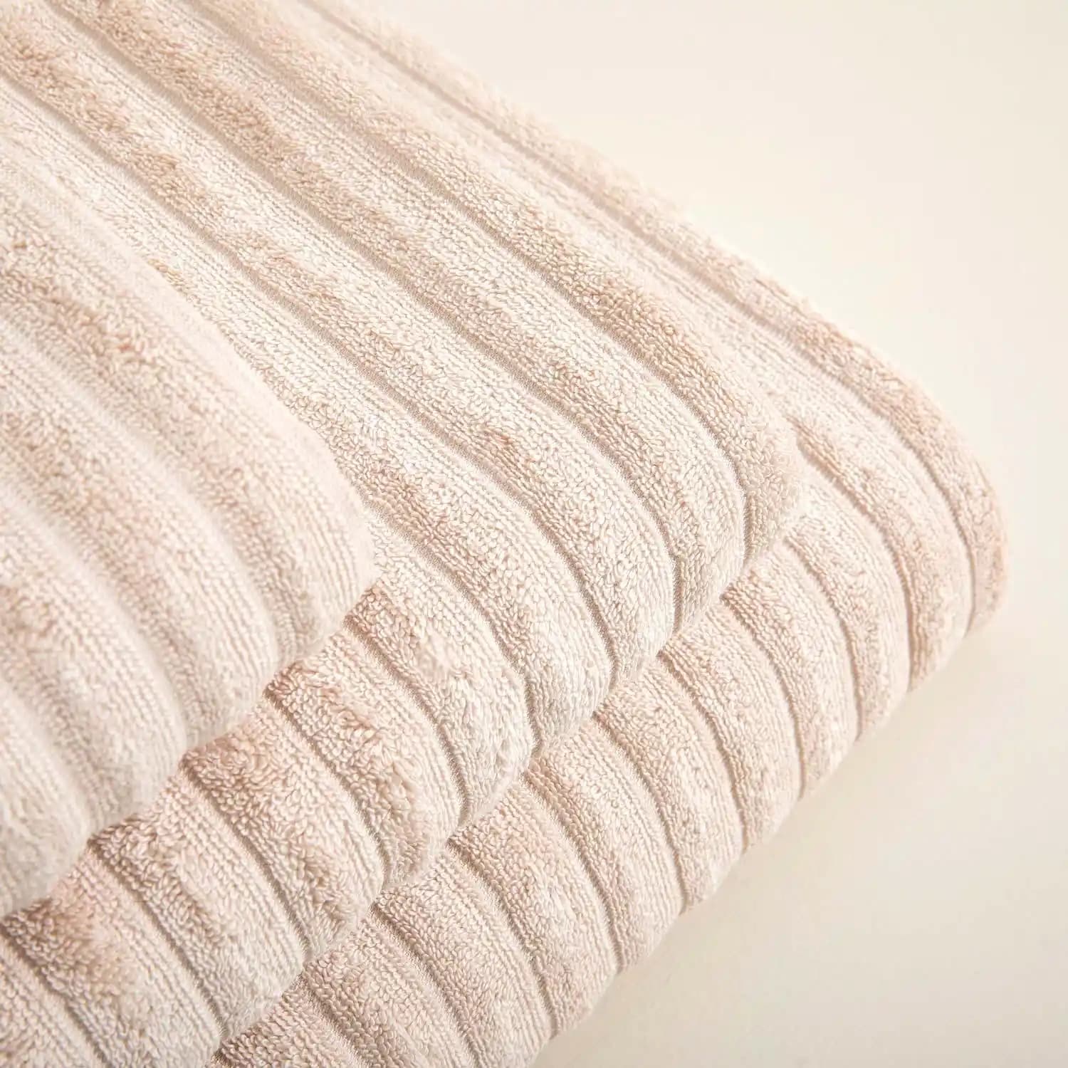 70x140 Banyo Havlusu Seçimi ve Dekorasyonda Kullanım İpuçları