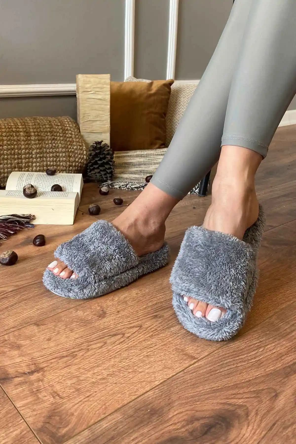 Açık Ev Terliği Seçerken Dikkat Edilmesi Gerekenler ve Dekorasyon Uyumu