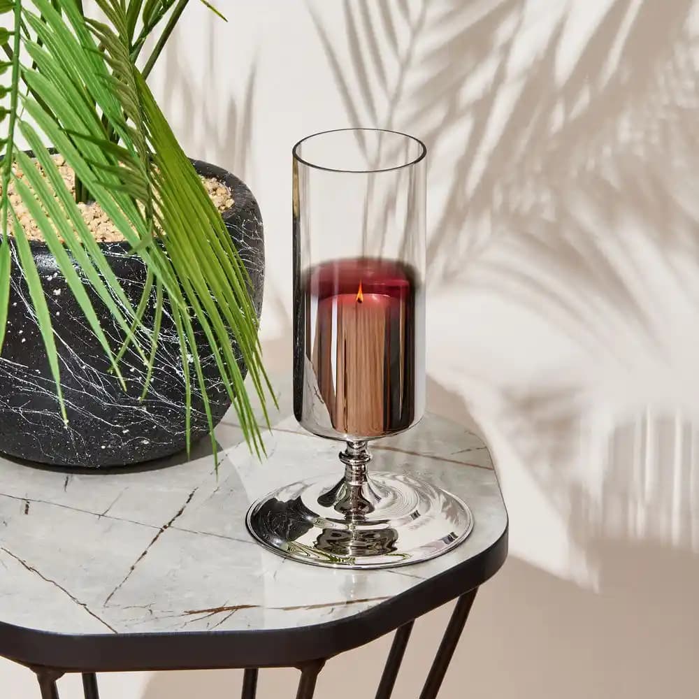 Ayaklı Cam Mumluklar ile Dekorasyonda Zarafetin En Güzel Yansıması