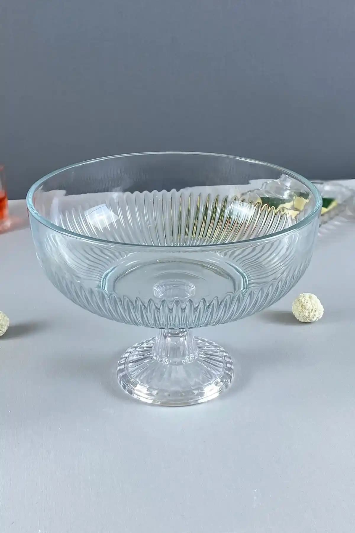 Ayaklı Cam Sunumluk Kase ile Şık ve Modern Sunumlar İçin En İyi Seçenekler