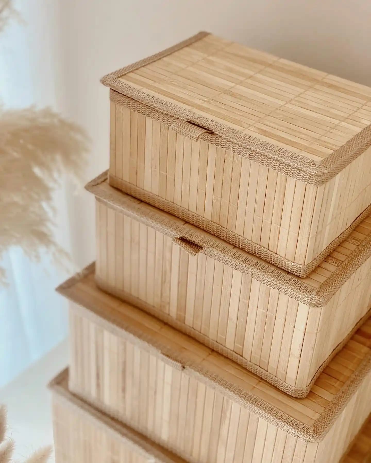 Bambu Kapaklı Kutular: Modern ve Doğal İç Mekan Dekorasyonunda Şıklığın Anahtarı