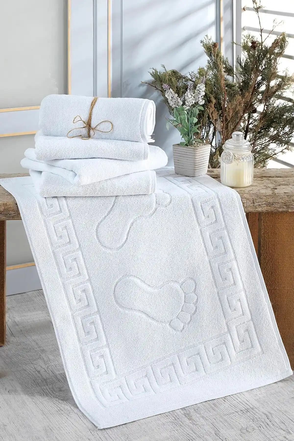 Banyo Ayak Havlusu Seçimi ve Dekorasyonda Kullanım İpuçları
