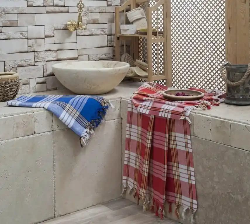 Banyo Dekorasyonunda Şıklık ve Fonksiyonellik İçin Peştemal Seçenekleri