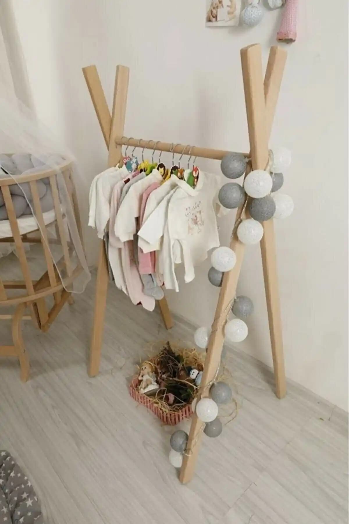 Bebek Odası Askılıkları: İşlevsellik ve Estetik İçin Doğru Seçenekler