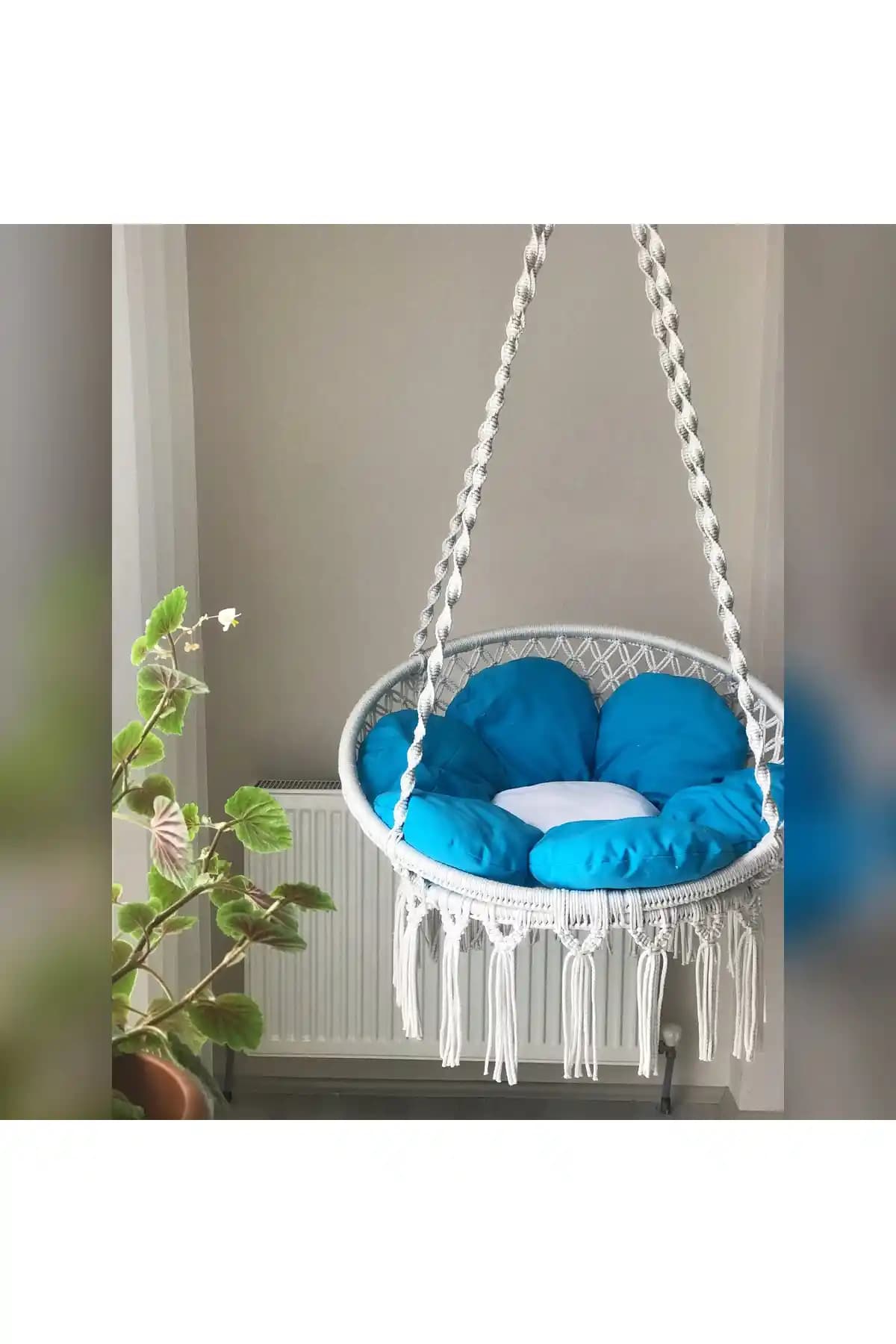 Beyaz Salıncak Dekorasyonda Ferahlatıcı ve Şık Bir Dokunuş Sağlayan Modern Tasarım