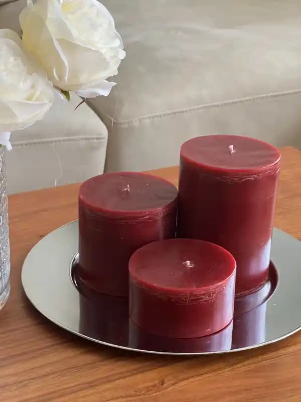 Bordo Mumların Dekorasyondaki Yeri ve Mekanlara Katkıları
