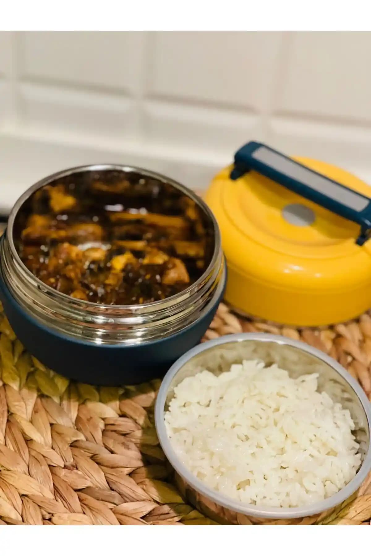 Dekorasyon ve Mobilya Dünyasında Termoslar: Estetik ve Fonksiyonelliğin Birleşimi