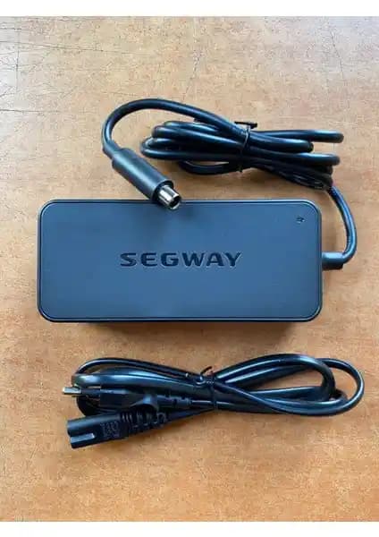 Segway Ninebot Elektrikli Scooter Şarj Aleti Güçlü Performans ve Güvenlik Özellikleriyle