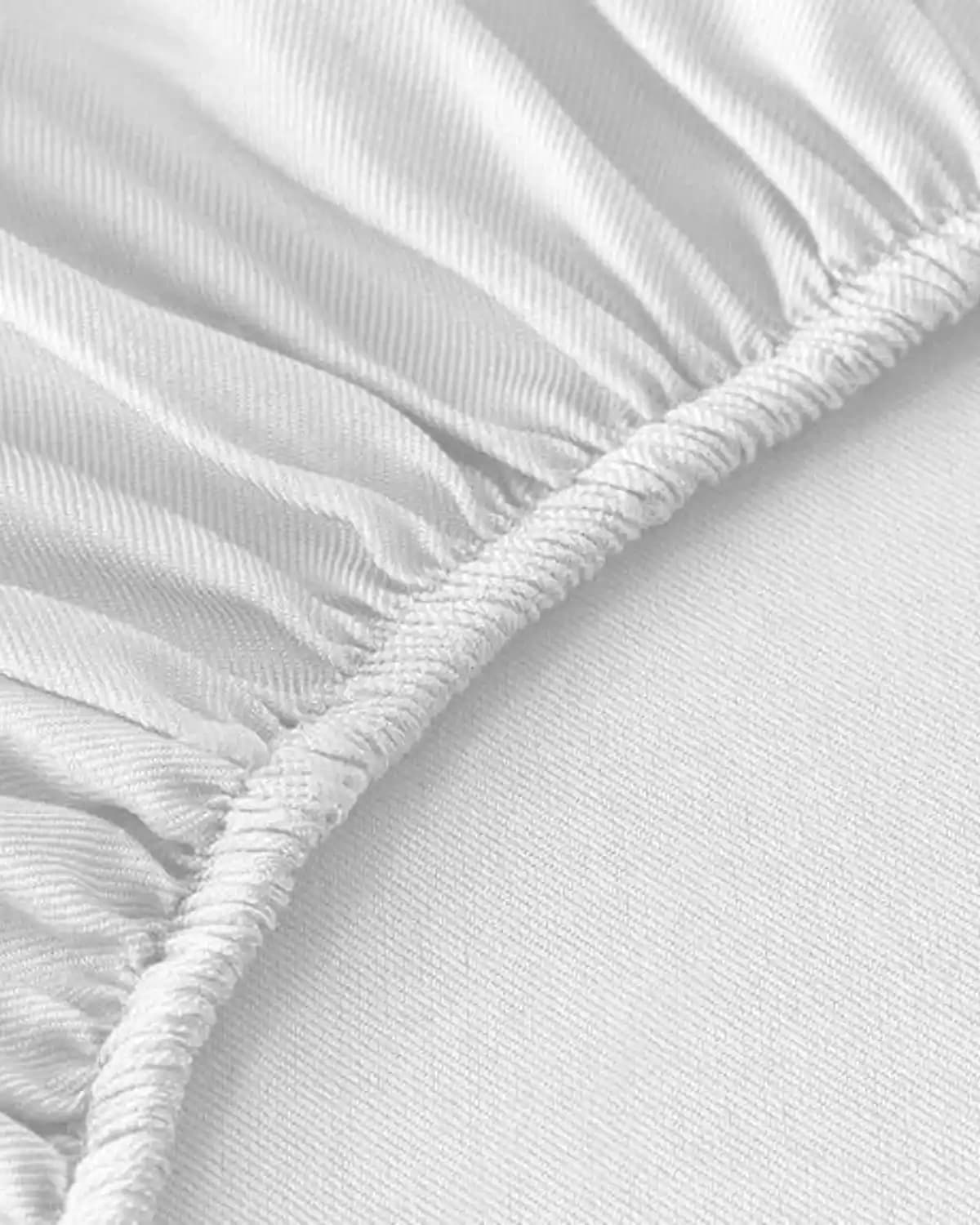 Yatak Odası Dekorasyonunda Beyaz Lastikli Çarşafların Avantajları ve Modelleri