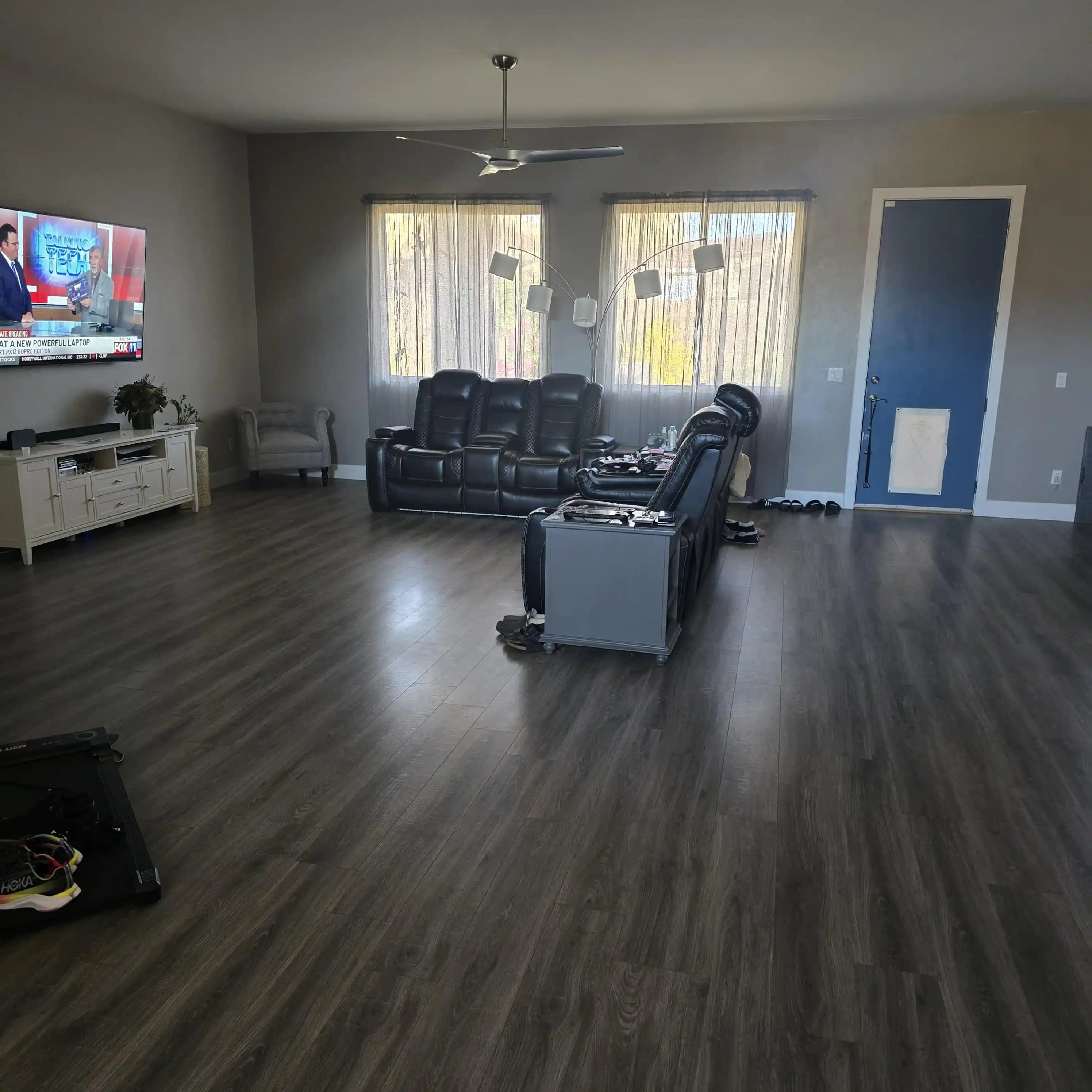 Büyük Açık Alanlı Salonlarda Fonksiyonel ve Estetik Dekorasyon Rehberi