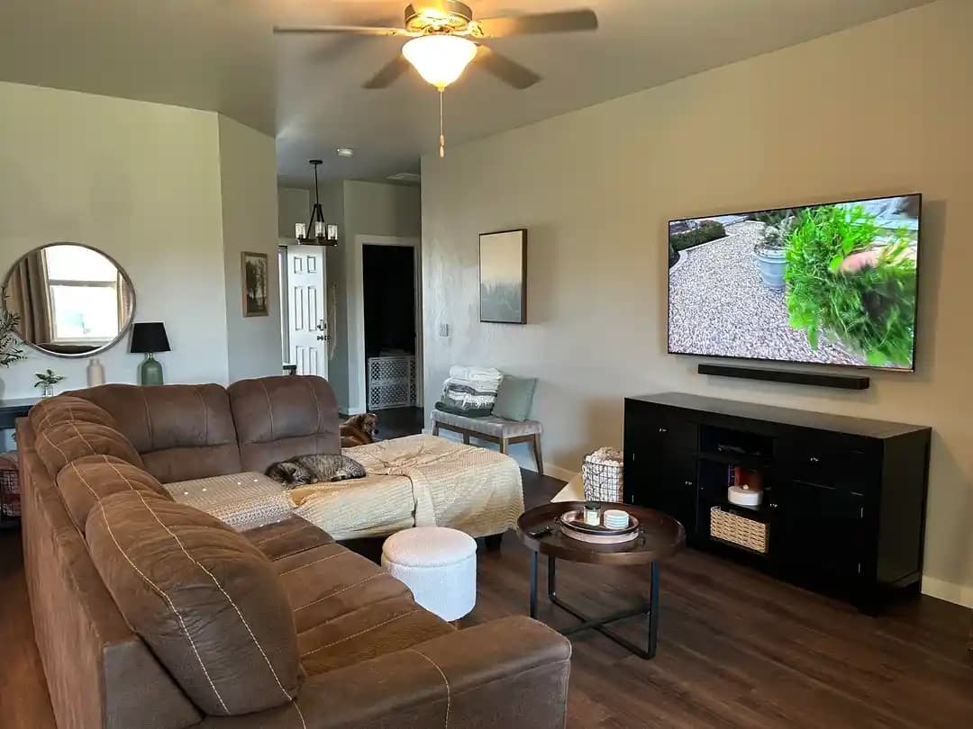 İç Mekanlarda Aydınlık ve Doğal Işık İçin Duvar Renk Seçimi ve Uyumlu Tonlar