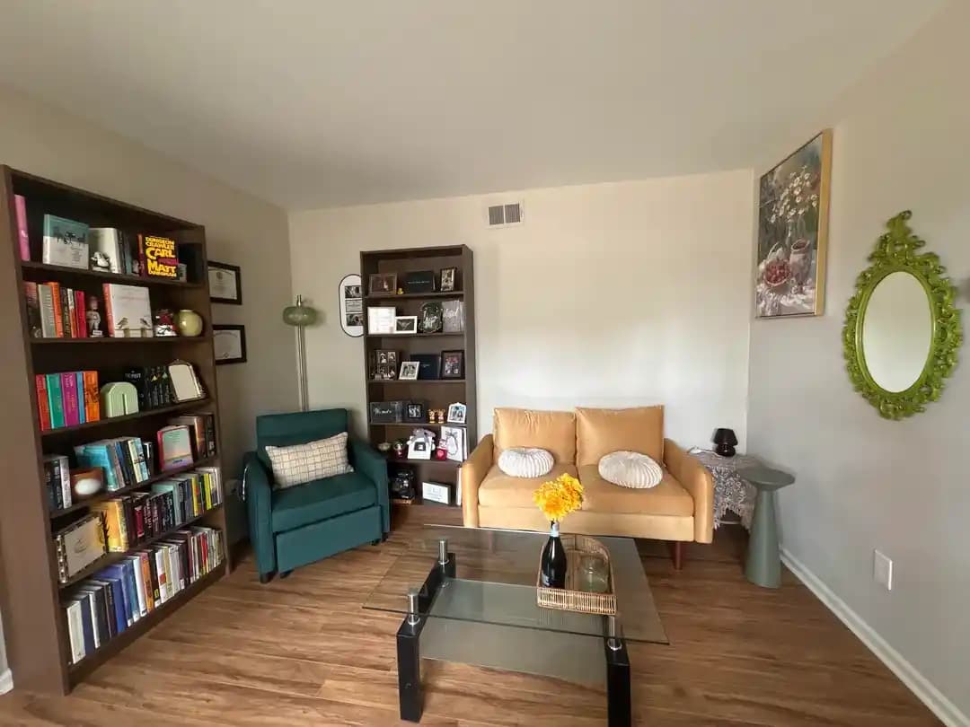 İlk Ev Sahipleri İçin Okuma ve Yemek Odası Dekorasyonunda Uyum ve Fonksiyonellik