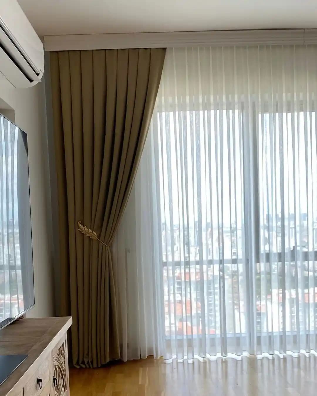 Köşe Pencerelerde Karartma Perde Sistemleri: Çözüm Yöntemleri ve Dikkat Edilmesi Gerekenler