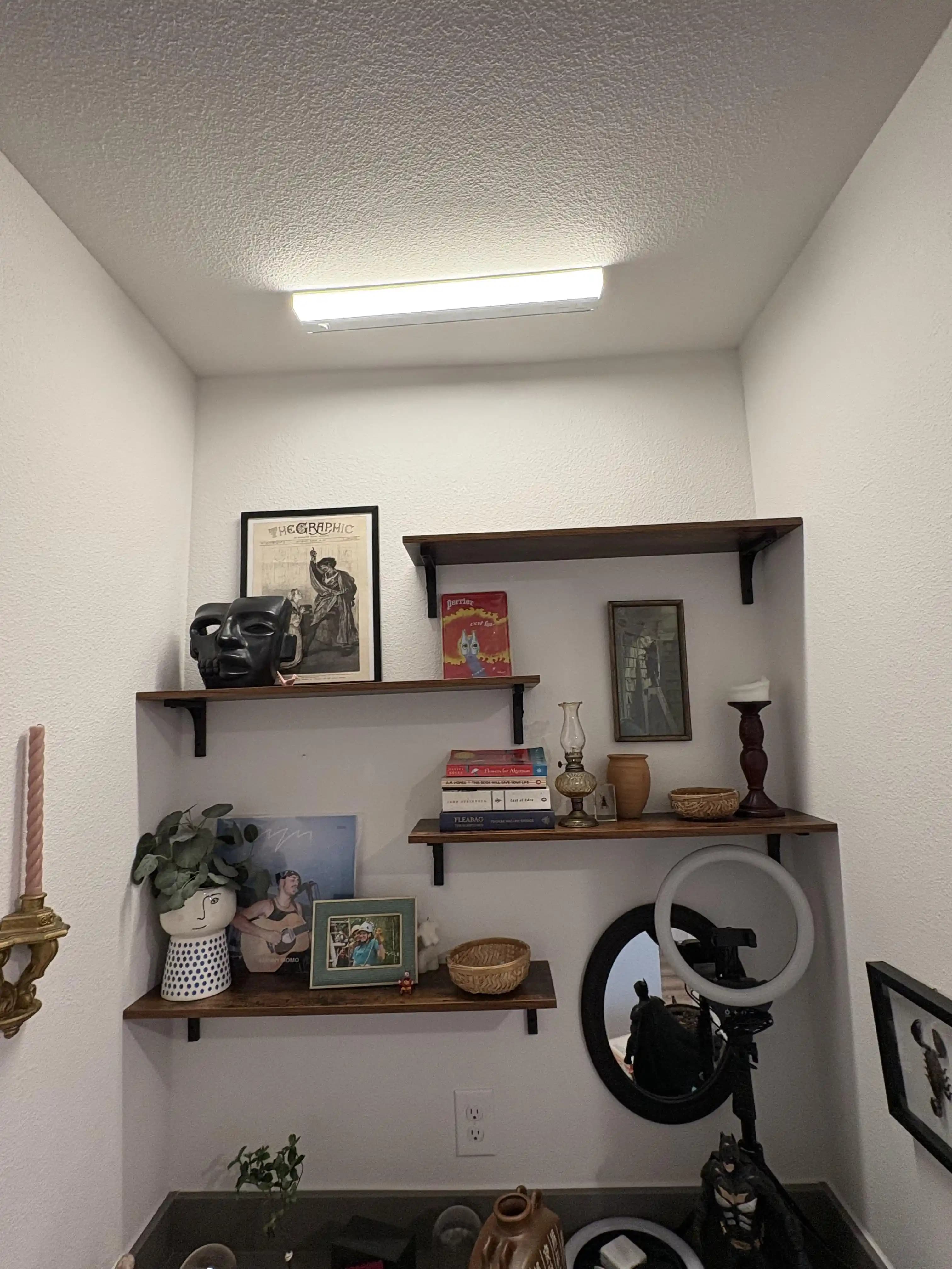 Küçük Alanlarda Raf Düzenleme ve Estetik Dekorasyon Çözümleri