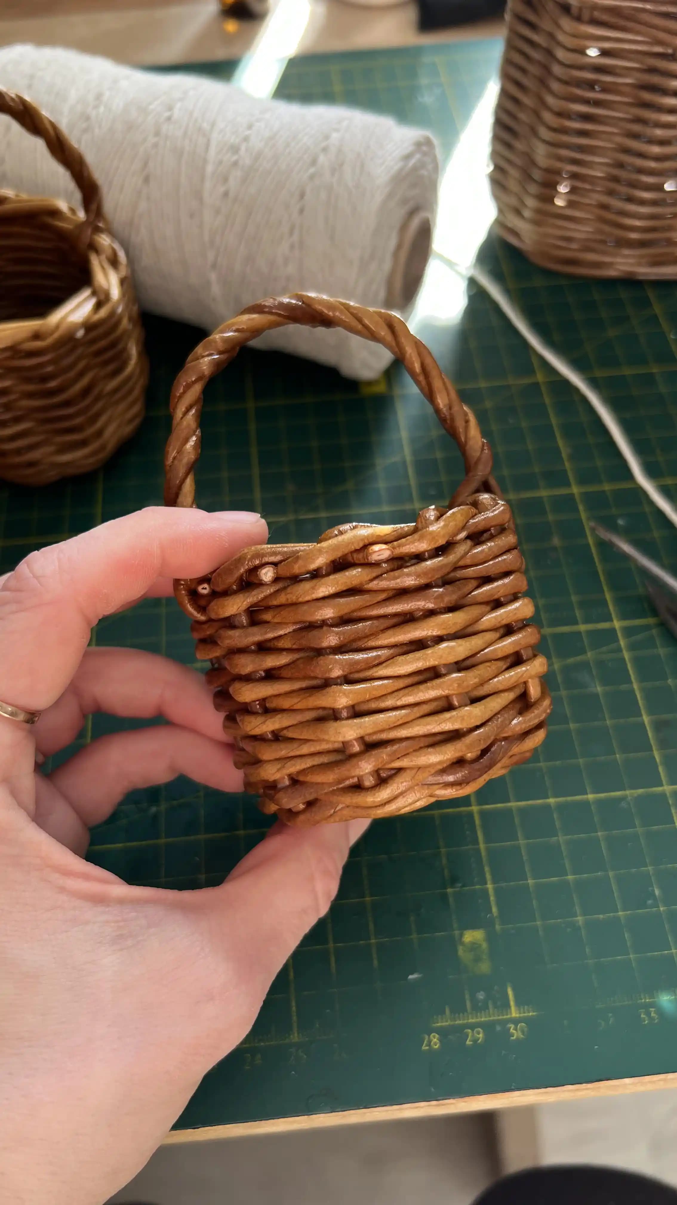 Küçük Sepetlerin Ev Düzeninde Fonksiyonel ve Dekoratif Kullanım Alanları