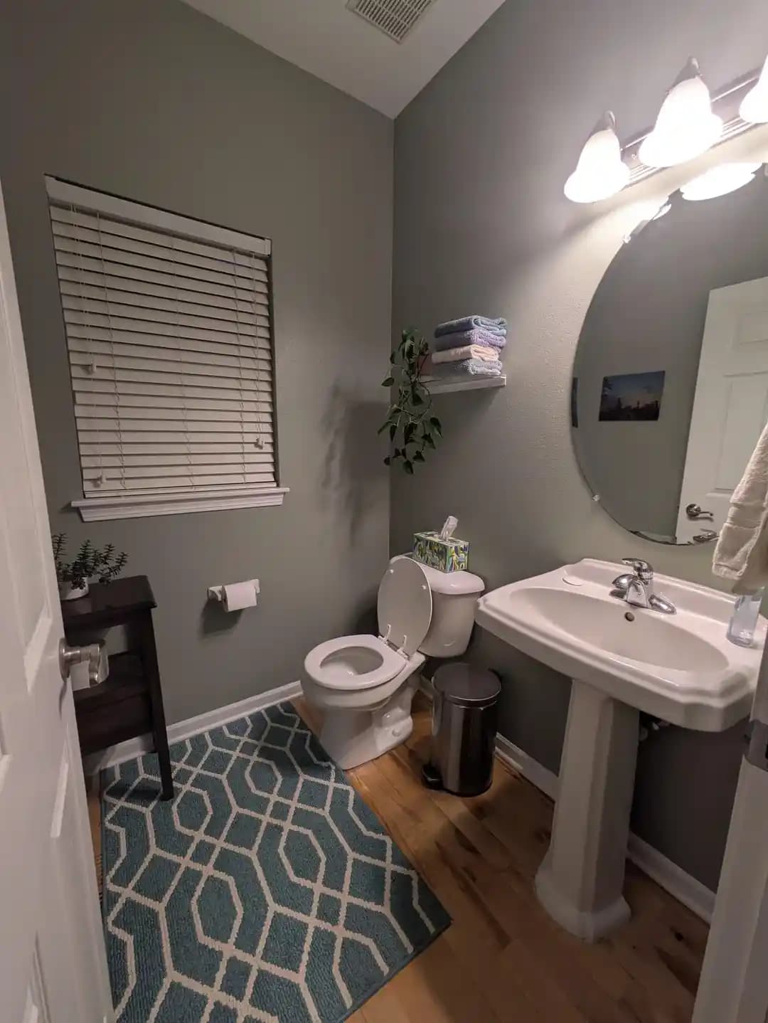 Küçük Toalet Odası Yenileme: Fonksiyonel ve Estetik Tasarım Önerileri