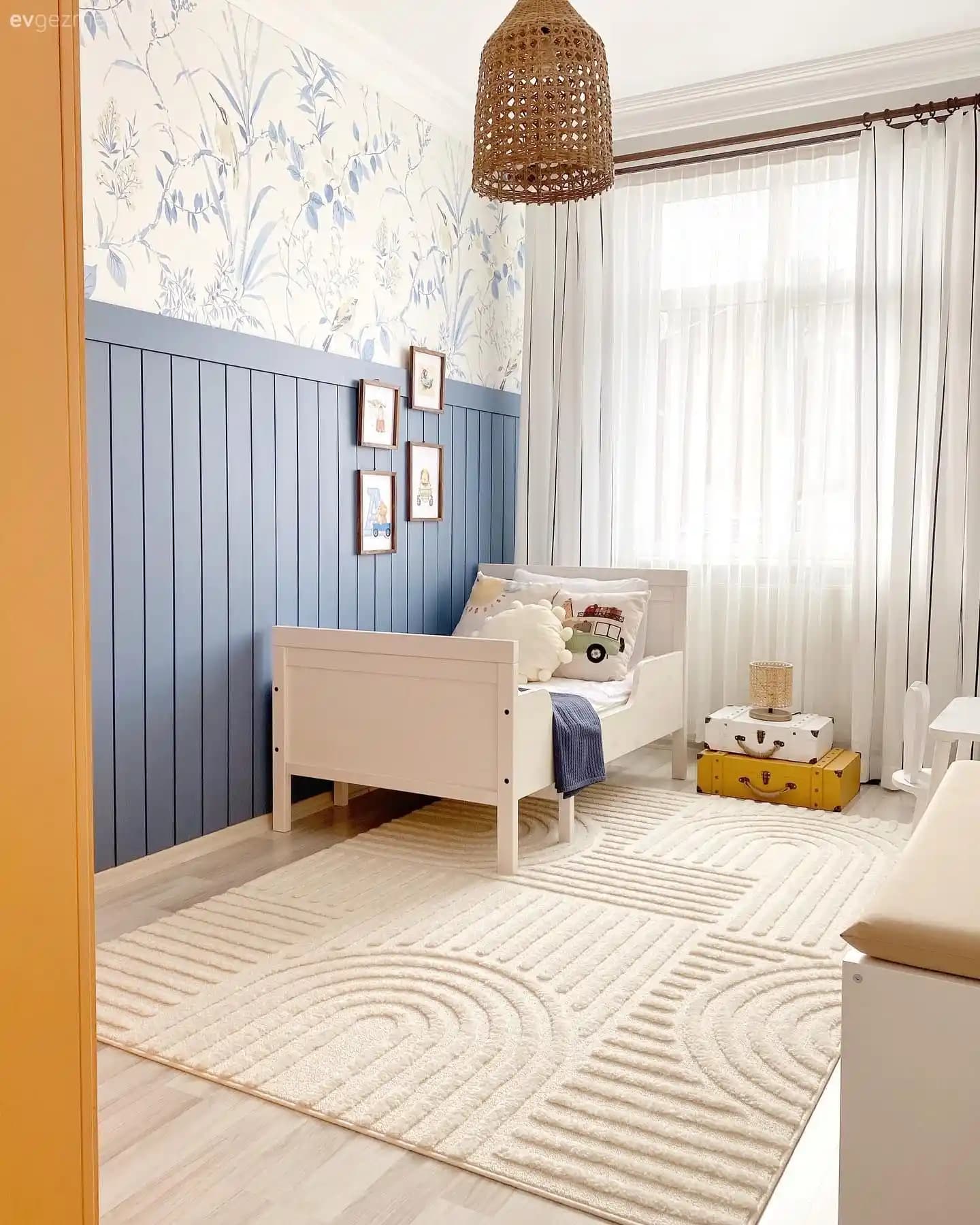 Maximalist ve Fantastik Bebek Odası İçin Uyumlu Halı ve Perde Seçimi Rehberi