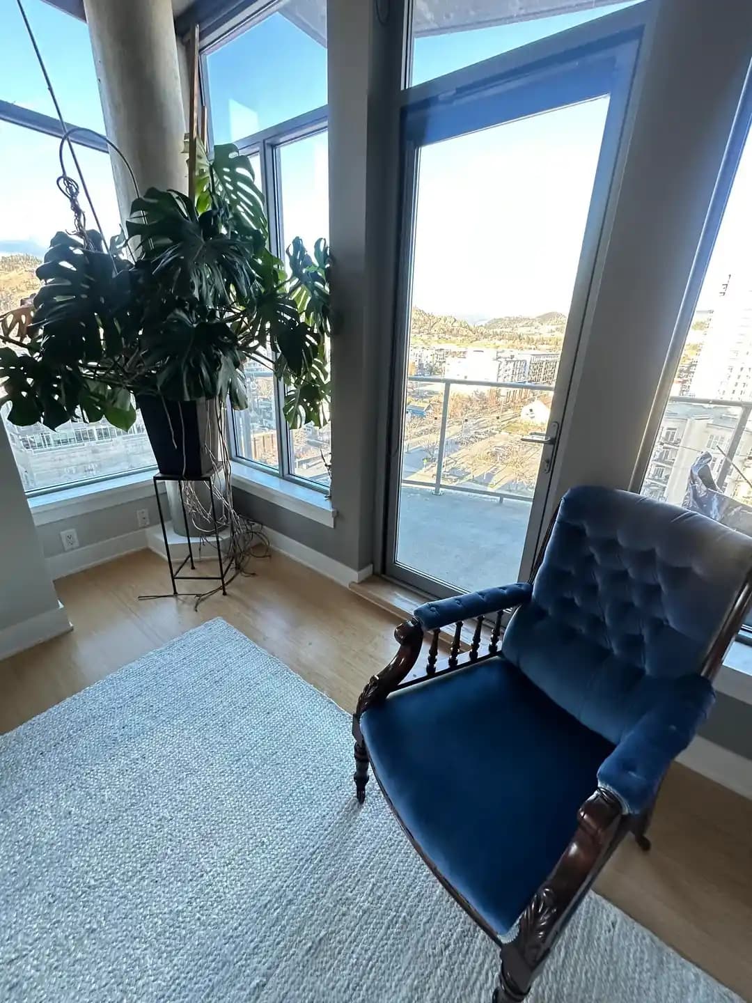 Modern Konutlarda Viktorya Tarzı Koltukların Dekorasyona Uyum Sağlama Yöntemleri ve Konumlandırılması