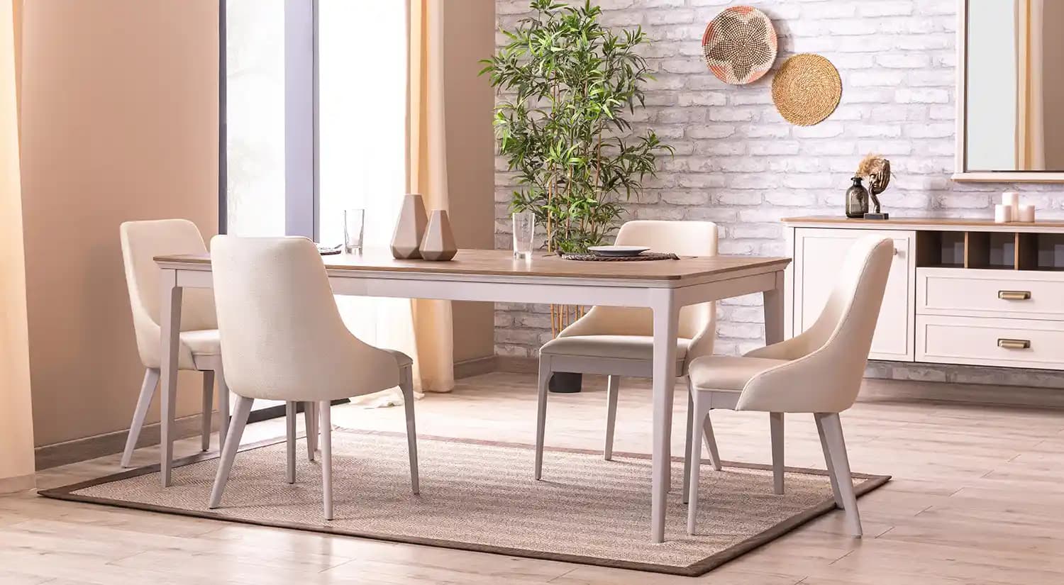 Mutfak Dekorasyonuna Uyumlu Yemek Masası Seçiminde Renk ve Şekil Tercihleri