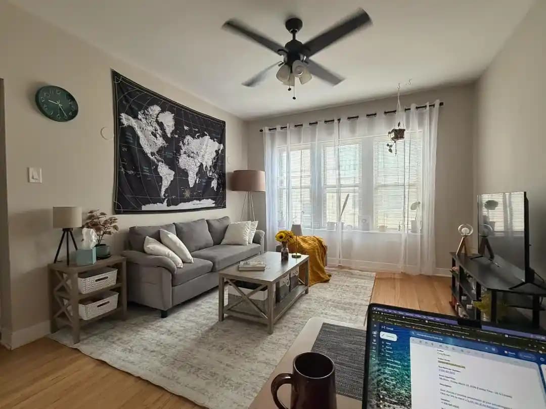 Oturma Odasında Çoklu Lamba Kullanımı ve Katmanlı Aydınlatma Tasarım Yaklaşımları