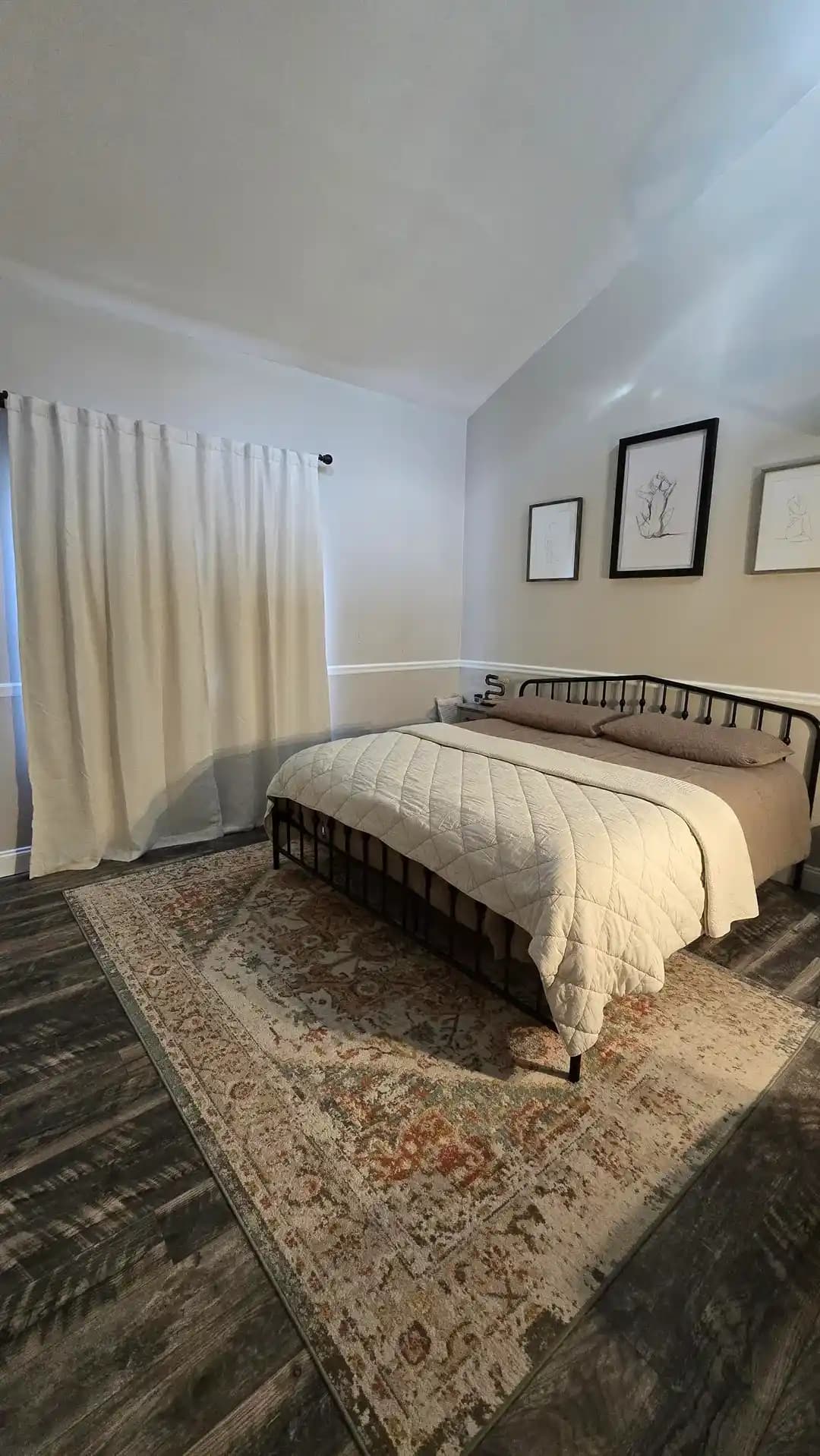 Yatak Odası Dekorasyonunda Bej ve Toprak Tonlarının Dengeli Kullanımı