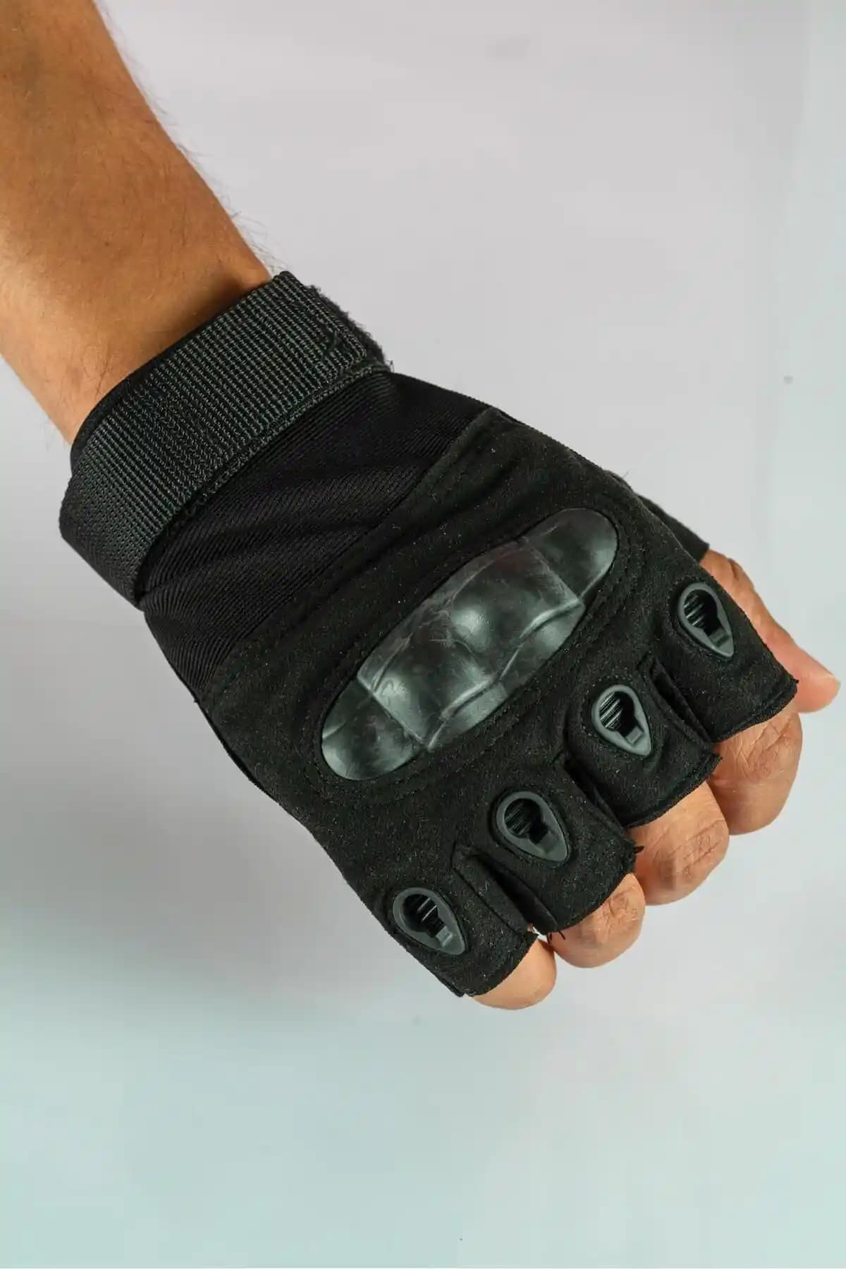 Combat Tactical Kesik Parmaksız Eldiven: Dayanıklı ve Çok Yönlü Taktik Eldivenler