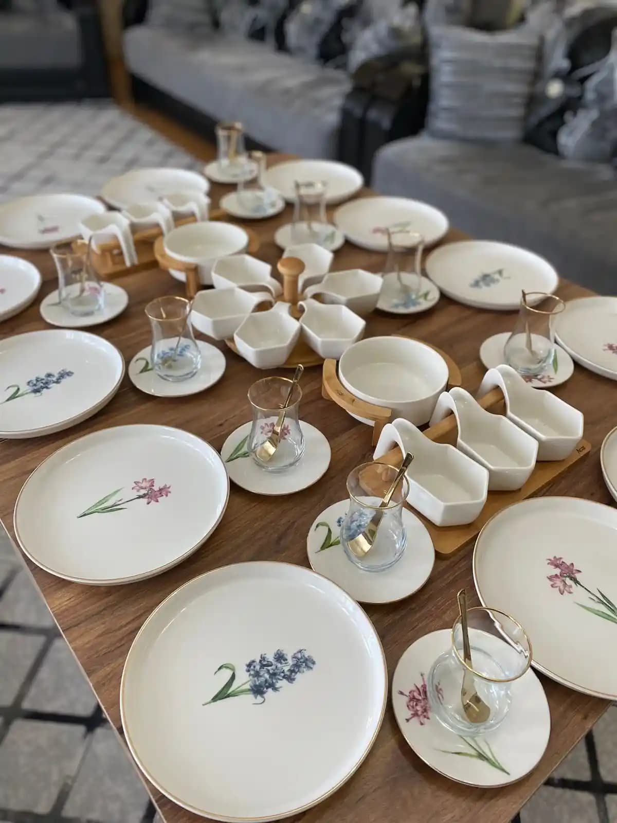 2025'te 12 Kişilik Porselen Kahvaltı Takımlarıyla Sofranızı Baştan Yaratın