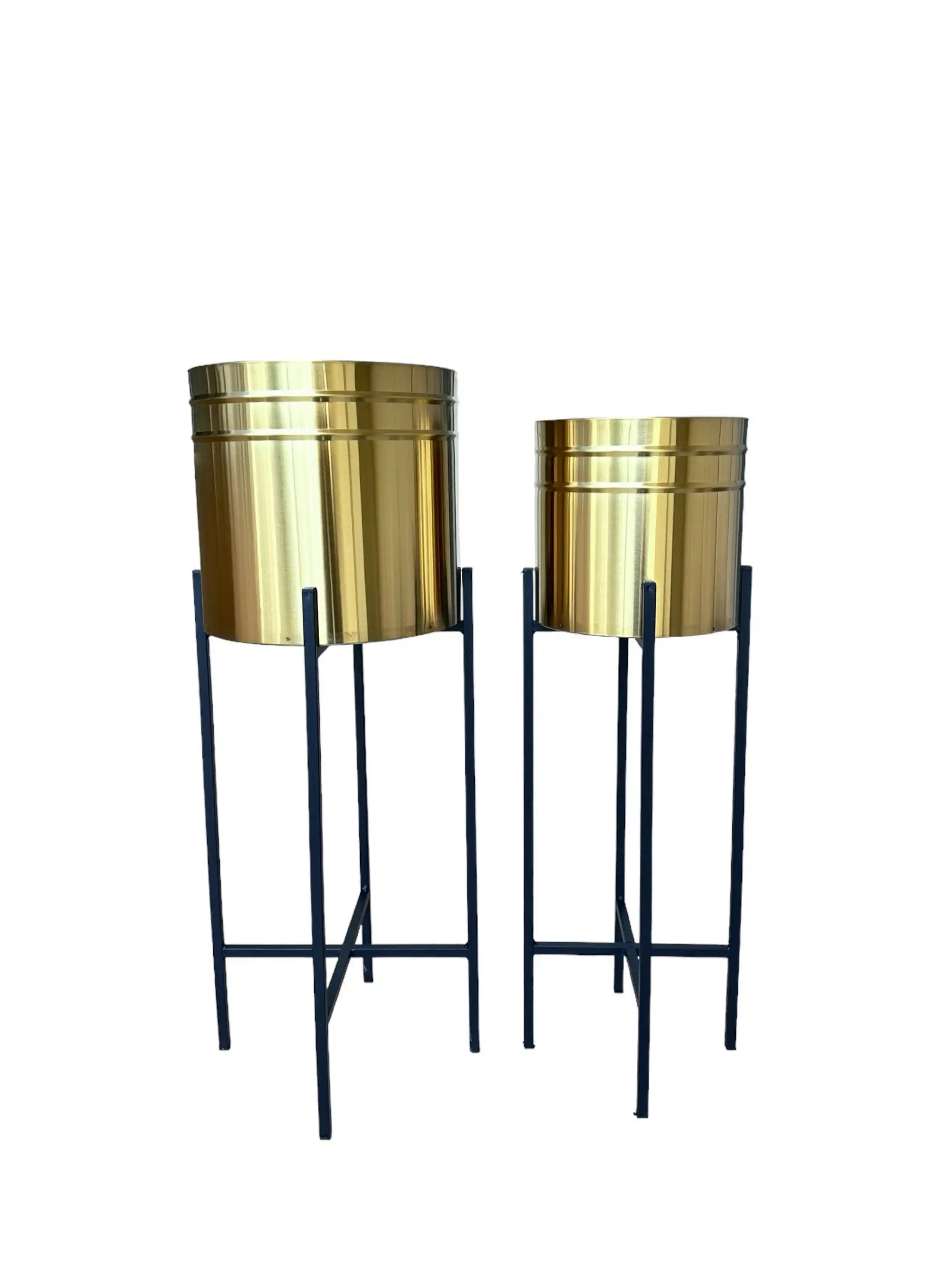 Ayaklı Saksı Gold ile Modern ve Şık İç Mekan Dekorasyonu Nasıl Yapılır?