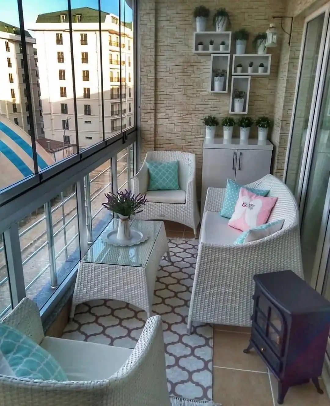 Balkon Dekorasyonu ve Düzeni İçin En İyi Prensipler ve Dekorasyon İpuçları