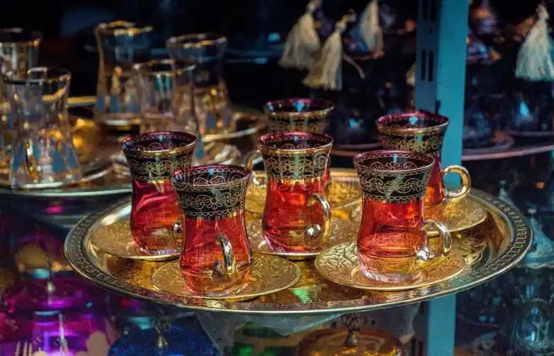 Cam Eşyalar ile Dekorasyon ve Mobilyada Şıklık ve Fonksiyonellik Rehberi