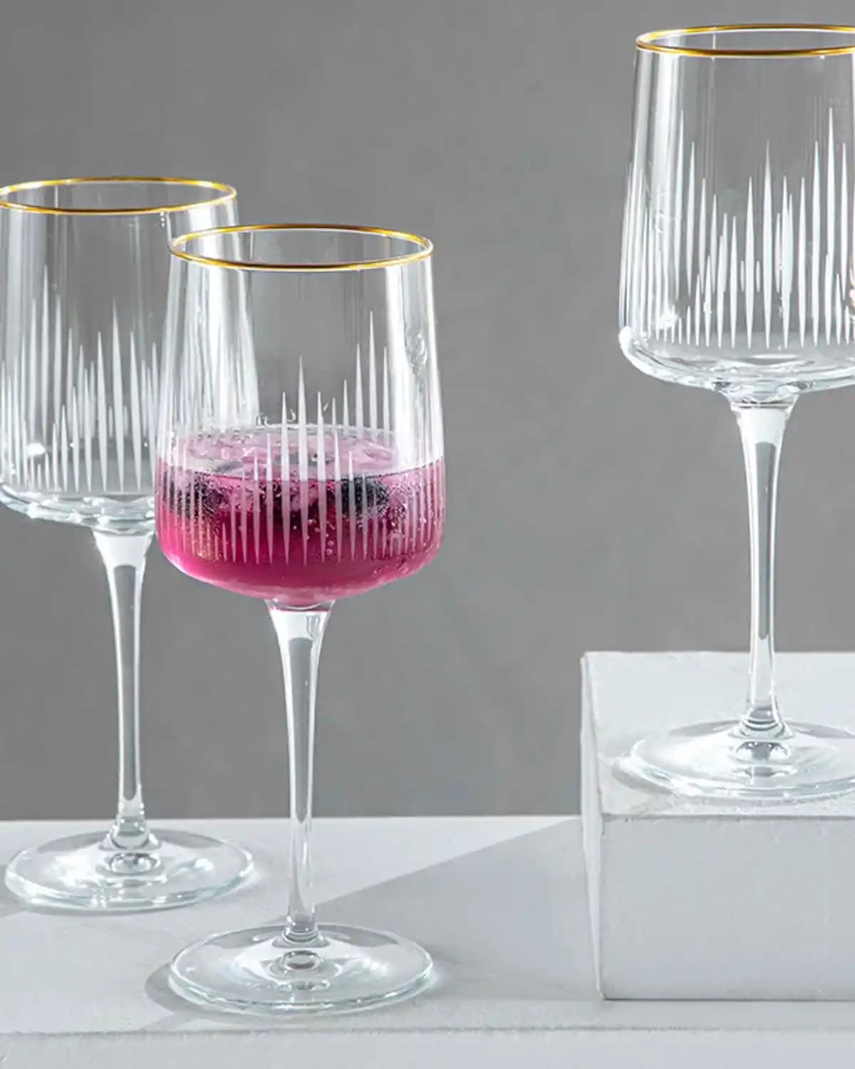 Cam Kadehlerin Tarihi, Çeşitleri ve Sofra Dekorasyonundaki Önemi