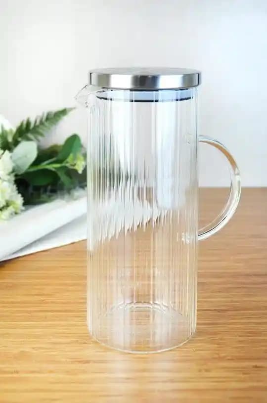 Cam Kapaklı Sürahi Dekorasyonda Şıklık ve Fonksiyonellik Bir Arada