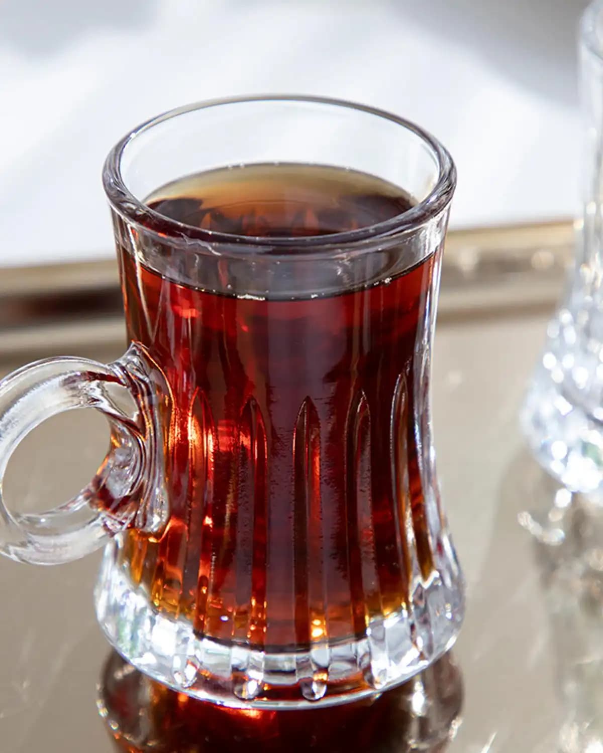 Cam Kulplu Çay Bardakları: Estetik ve Fonksiyonelliğiyle Çay Keyfinizi Artırın