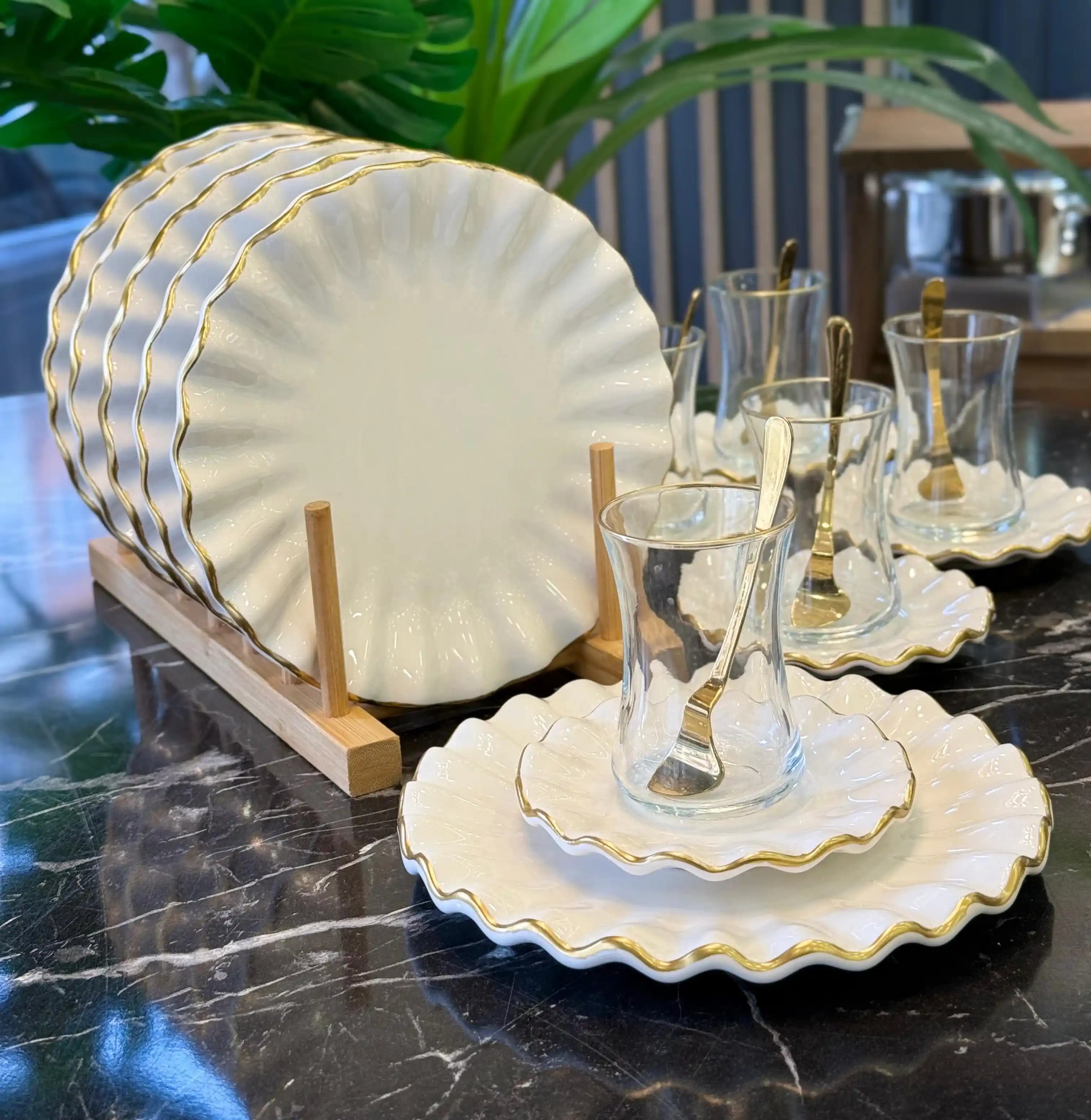 Çay ve Pasta Setleri ile Dekorasyonda Zarafet ve İşlevsellik Bir Arada