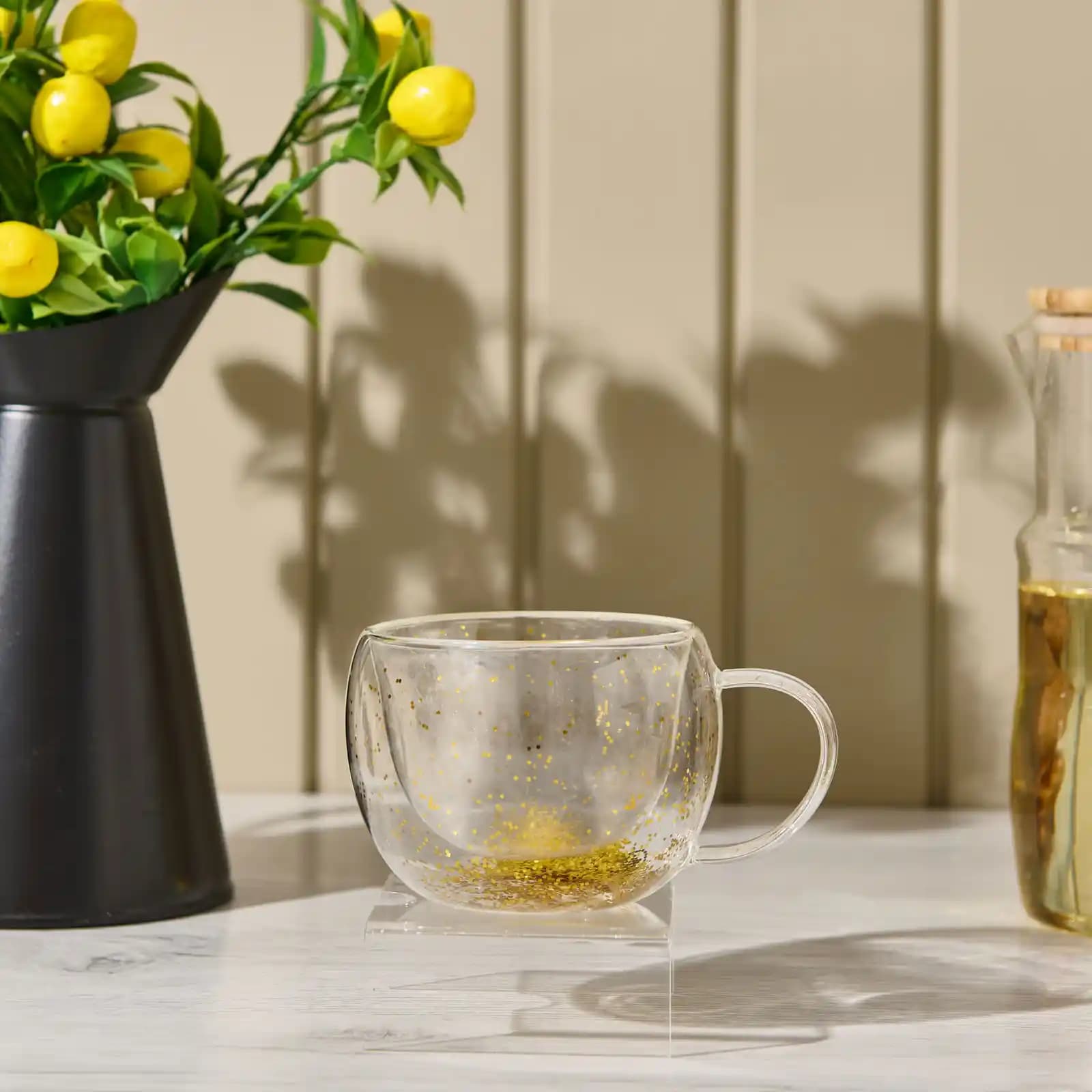 Çift cidarlı simli kupa ile dekorasyonda şıklık ve fonksiyonellik bir arada