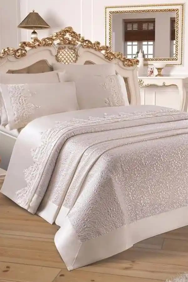 Çift Kişilik Pike Takımı Seçimi ve Dekorasyonda Şıklık ve Konforun Anahtarı