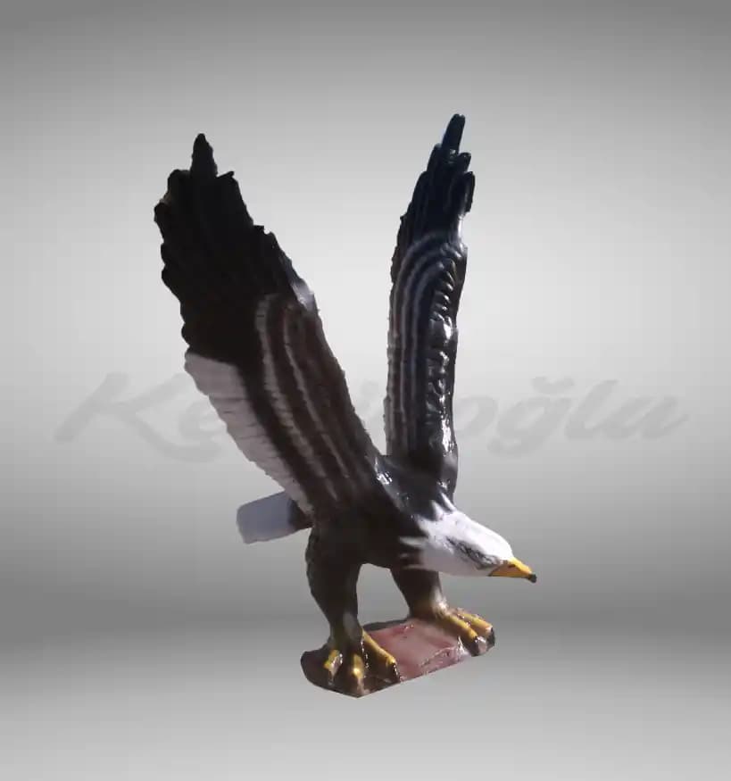 Dekorasyonda Güç ve Asalet Sembolü Olarak Kartal Heykeli Kullanımı