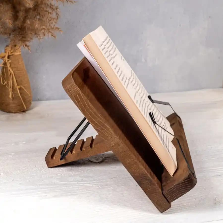 Dekorasyonda Şıklık ve İşlevsellik Sunan Kitap Standları Seçenekleri ve Trendler